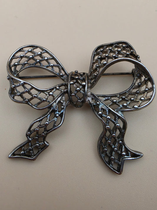 Antiqued Silver Tone/Openwork Filagree Fancy Ribbon Bow Vintage 1950's Brooch