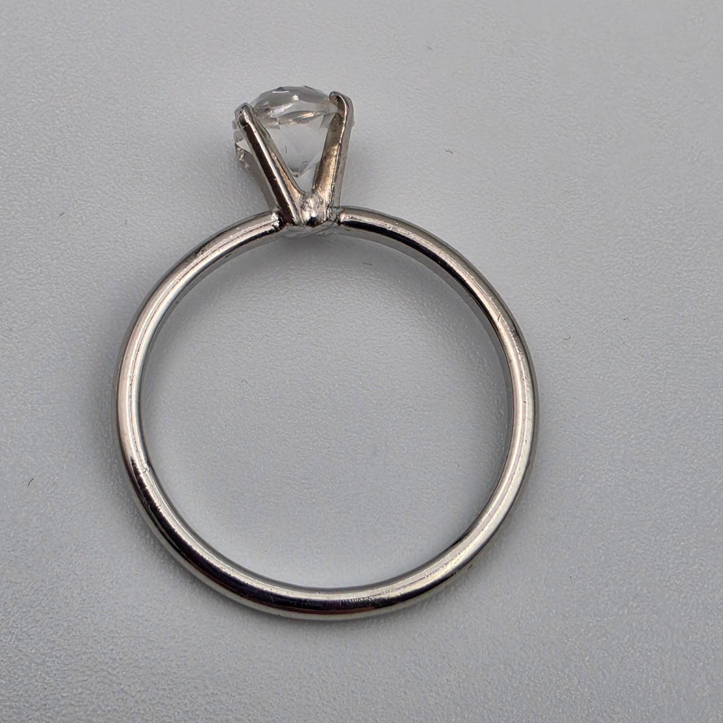 UNCAS Clear Glass/Silver Plated Solitaire Ring Size 10