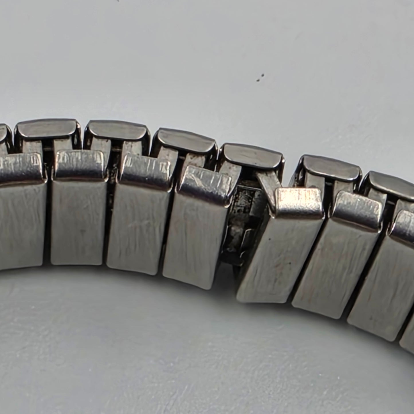 WATCH IT Model# MLN3013 Stainless Steel Expansion Band Vintage Watch