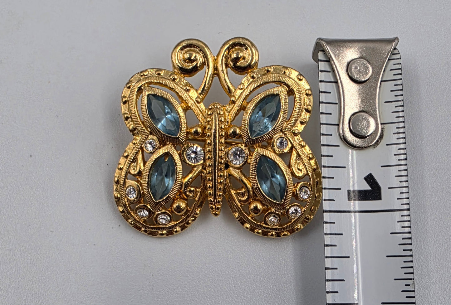 DANECRAFT Vintage Gold Tone Filagree/ Blue Glass Rhinestone Brooch