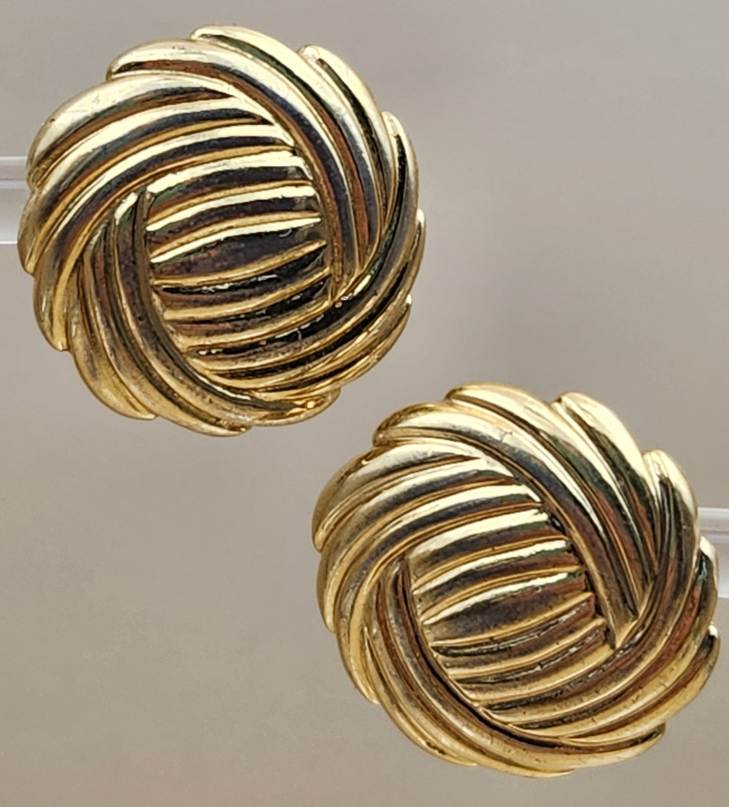 NAPIER Gold Tone Swirl/Ribbed Vintage 1970's-80's Stud Earrings