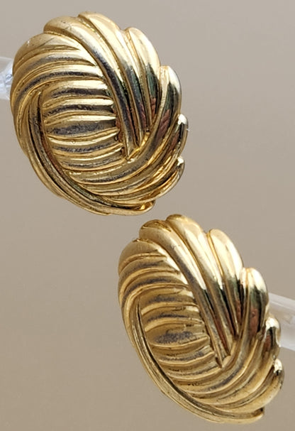 NAPIER Gold Tone Swirl/Ribbed Vintage 1970's-80's Stud Earrings