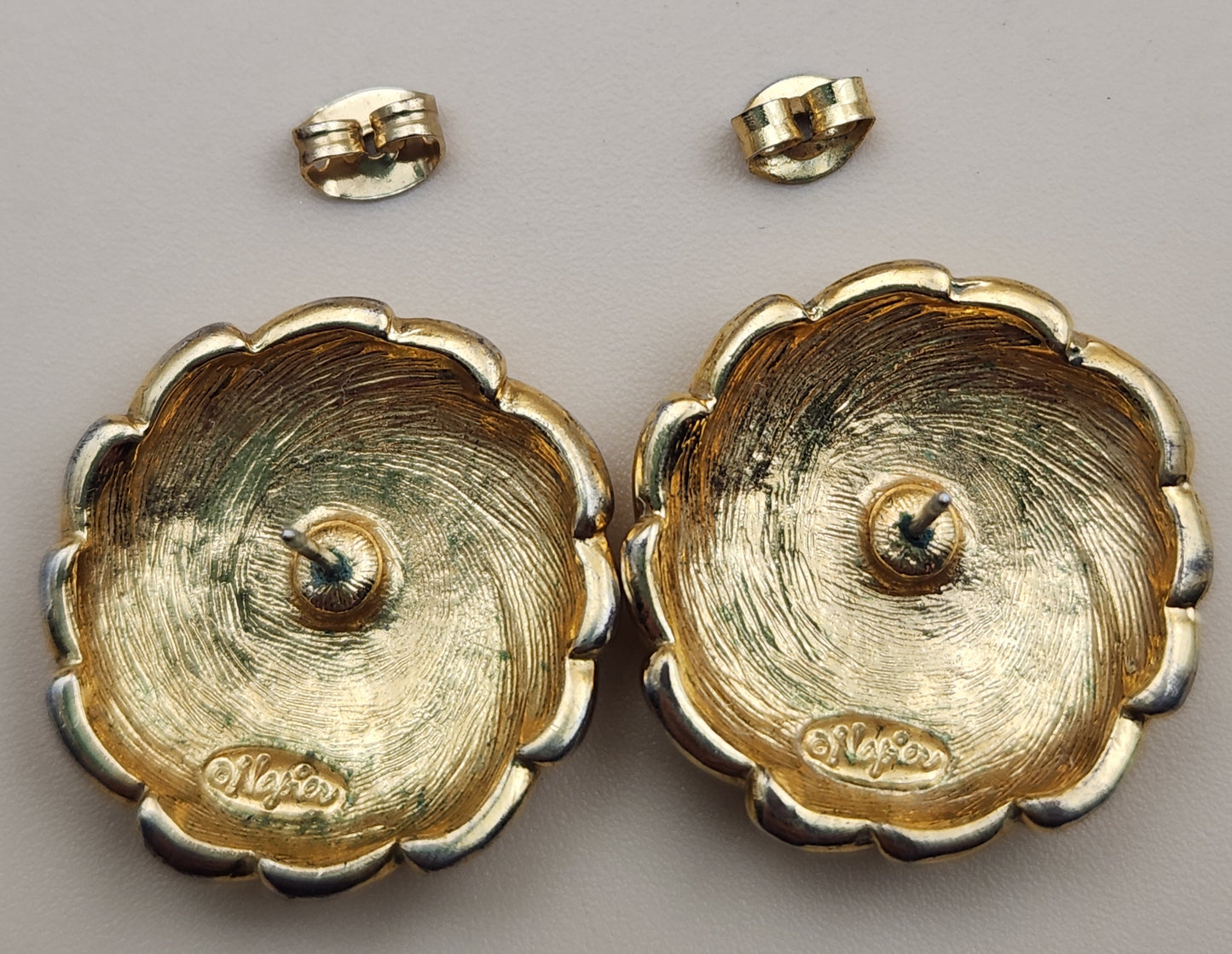 NAPIER Gold Tone Swirl/Ribbed Vintage 1970's-80's Stud Earrings