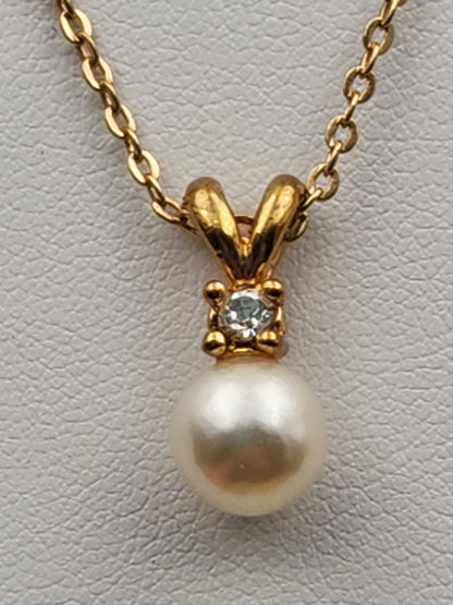 Gold Tone/Faux Pearl/Clear Rhinestone Pendant with Oval Link Gold 18" Necklace