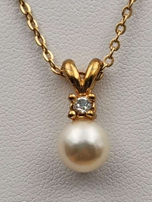 Gold Tone/Faux Pearl/Clear Rhinestone Pendant with Oval Link Gold 18" Necklace