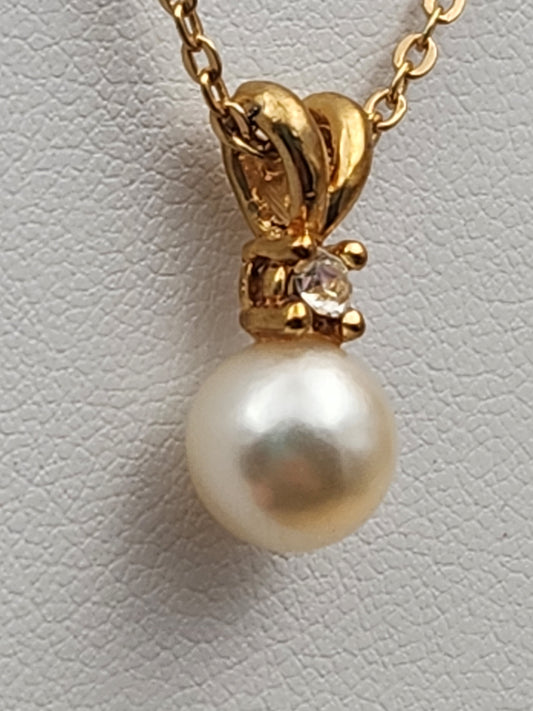 Gold Tone/Faux Pearl/Clear Rhinestone Pendant with Oval Link Gold 18" Necklace