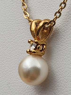 Gold Tone/Faux Pearl/Clear Rhinestone Pendant with Oval Link Gold 18" Necklace