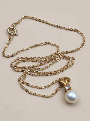 Gold Tone/Faux Pearl/Clear Rhinestone Pendant with Oval Link Gold 18" Necklace