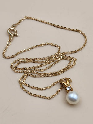 Gold Tone/Faux Pearl/Clear Rhinestone Pendant with Oval Link Gold 18" Necklace
