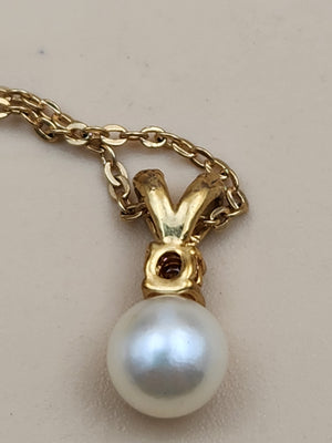 Gold Tone/Faux Pearl/Clear Rhinestone Pendant with Oval Link Gold 18" Necklace