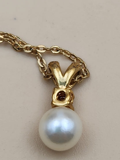 Gold Tone/Faux Pearl/Clear Rhinestone Pendant with Oval Link Gold 18" Necklace