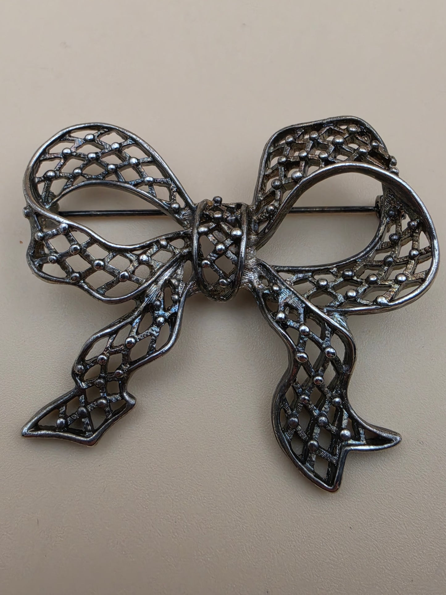 Antiqued Silver Tone/Openwork Filagree Fancy Ribbon Bow Vintage 1950's Brooch