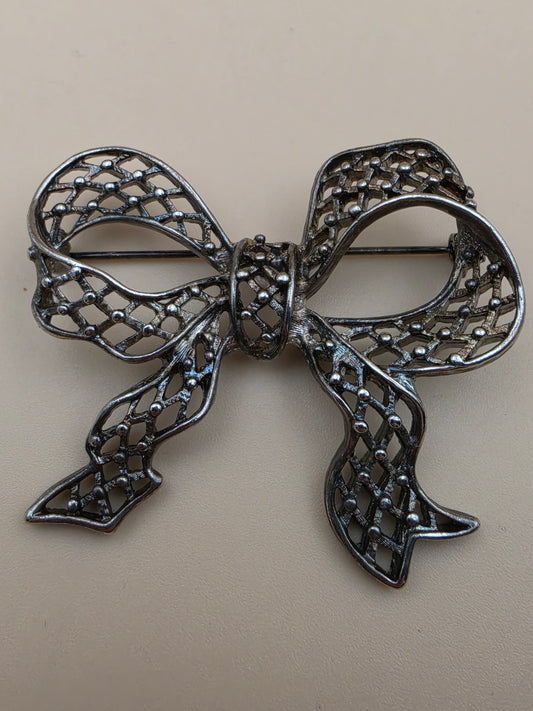 Antiqued Silver Tone/Openwork Filagree Fancy Ribbon Bow Vintage 1950's Brooch