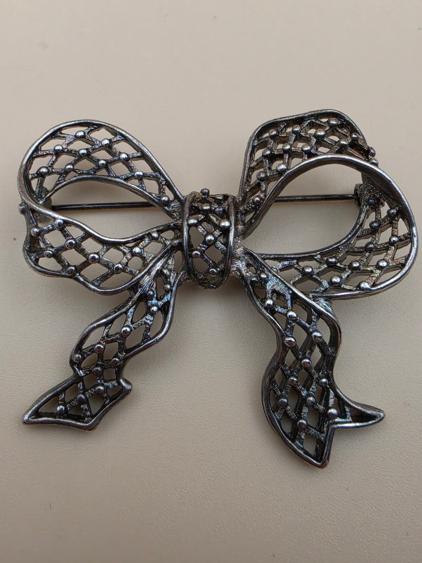 Antiqued Silver Tone/Openwork Filagree Fancy Ribbon Bow Vintage 1950's Brooch