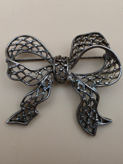 Antiqued Silver Tone/Openwork Filagree Fancy Ribbon Bow Vintage 1950's Brooch
