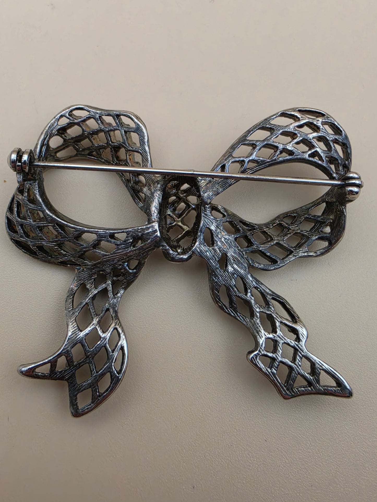 Antiqued Silver Tone/Openwork Filagree Fancy Ribbon Bow Vintage 1950's Brooch