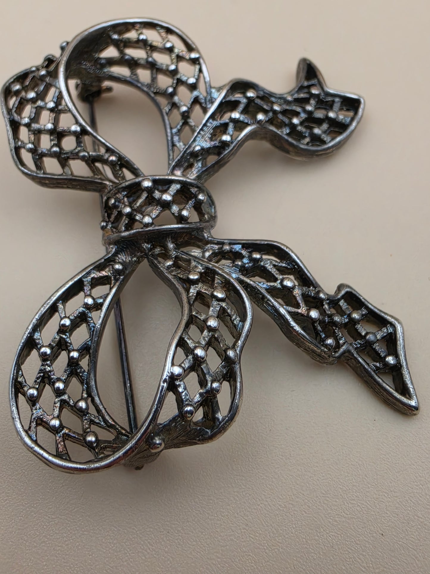 Antiqued Silver Tone/Openwork Filagree Fancy Ribbon Bow Vintage 1950's Brooch