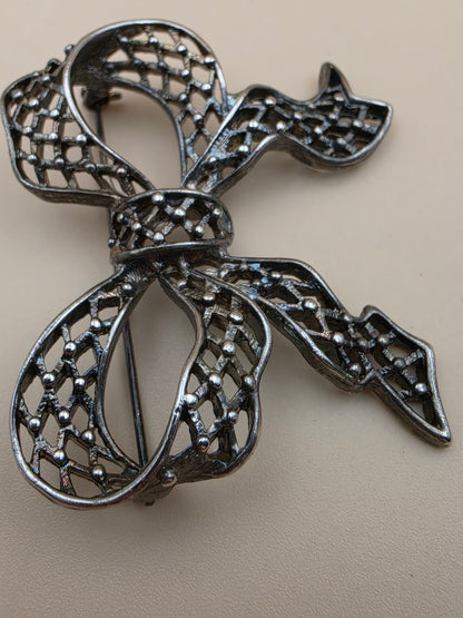 Antiqued Silver Tone/Openwork Filagree Fancy Ribbon Bow Vintage 1950's Brooch