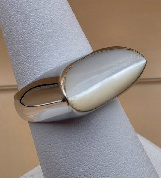 Mother of Pearl/Sterling Silver Vintage Ring Size 6.75