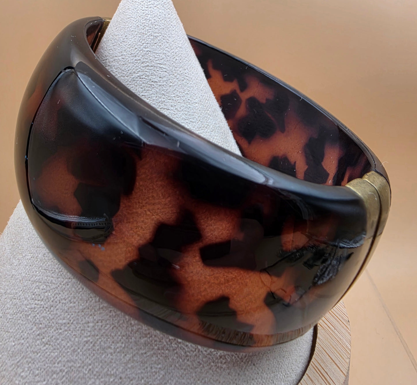 Hinged Resin Leopard/Tortoise Print 7.5" Clamper Bracelet
