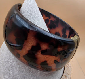 Hinged Resin Leopard/Tortoise Print 7.5" Clamper Bracelet