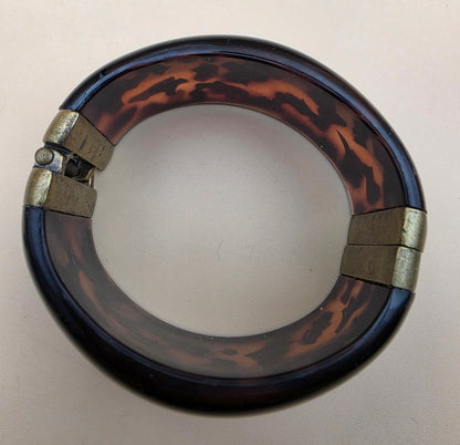 Hinged Resin Leopard/Tortoise Print 7.5" Clamper Bracelet