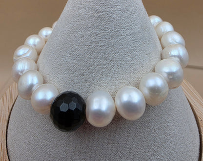 8-10mm Freshwater Pearl/Faceted Black Onyx Beaded Stretch Bracelet