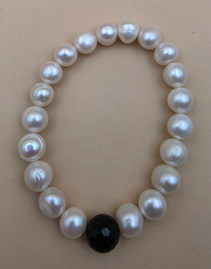 8-10mm Freshwater Pearl/Faceted Black Onyx Beaded Stretch Bracelet