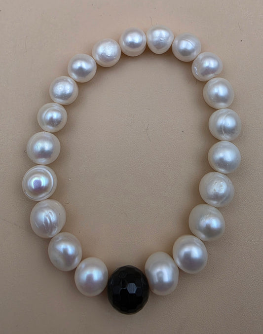 8-10mm Freshwater Pearl/Faceted Black Onyx Beaded Stretch Bracelet