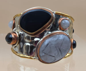 Gold White Based Metal/Brass Tone/Rutile Quartz/Onyx 7.25" Bracelet