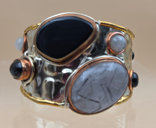 Gold White Based Metal/Brass Tone/Rutile Quartz/Onyx 7.25" Bracelet