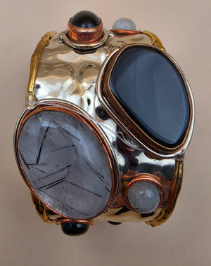Gold White Based Metal/Brass Tone/Rutile Quartz/Onyx 7.25" Bracelet