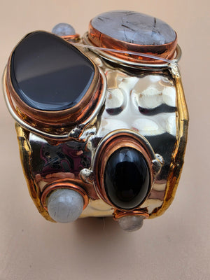 Gold White Based Metal/Brass Tone/Rutile Quartz/Onyx 7.25" Bracelet