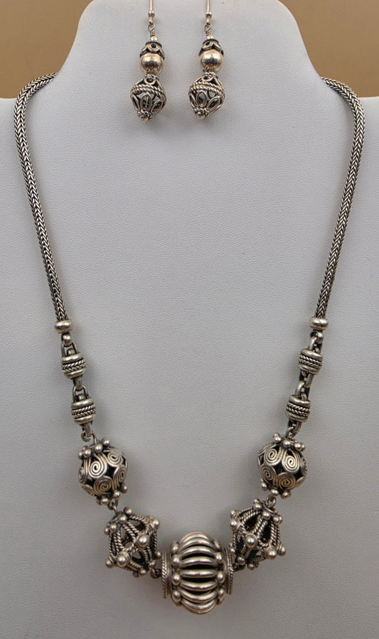 BA SUARTI 18" Sterling Silver/Balinese Style Vintage Necklace and Matching Earrings