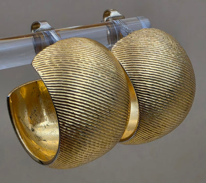 AVON 1991 Vintage"Satin Ribbons" Goldtone Huggie Hoop Stud Earrings