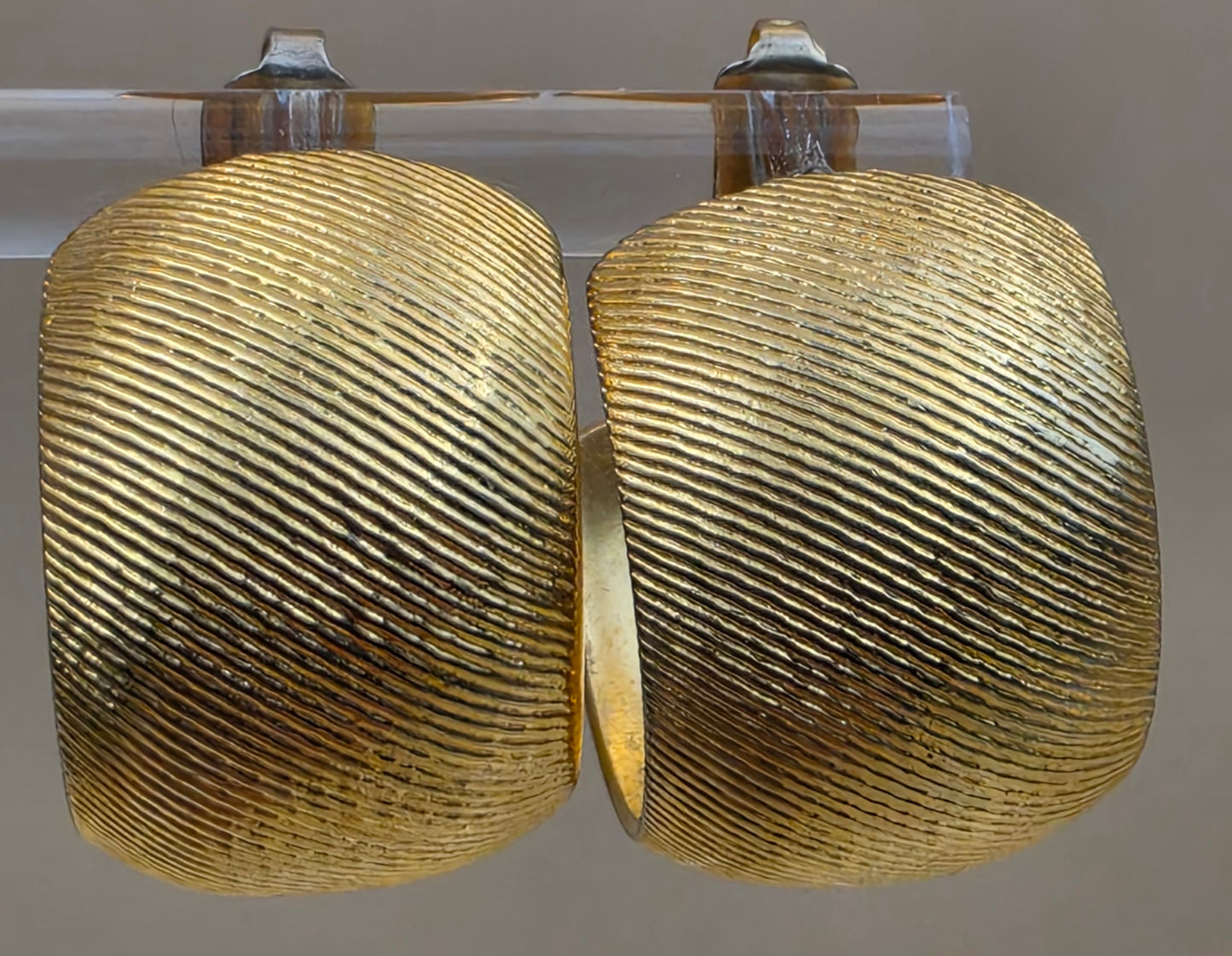 AVON 1991 Vintage"Satin Ribbons" Goldtone Huggie Hoop Stud Earrings