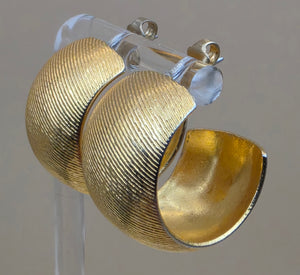 AVON 1991 Vintage"Satin Ribbons" Goldtone Huggie Hoop Stud Earrings