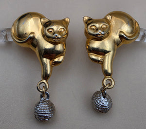 AVON Vintage  1992 "Frolicking Feline " Goldtone Playful Cat with Silvertone Yarn Ball Earrings
