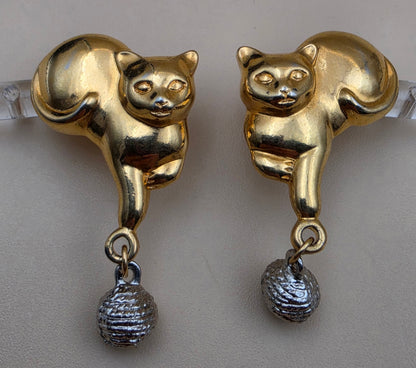 AVON Vintage  1992 "Frolicking Feline " Goldtone Playful Cat with Silvertone Yarn Ball Earrings