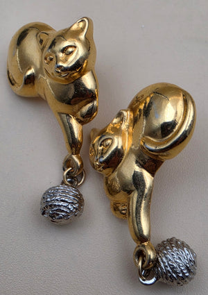 AVON Vintage  1992 "Frolicking Feline " Goldtone Playful Cat with Silvertone Yarn Ball Earrings
