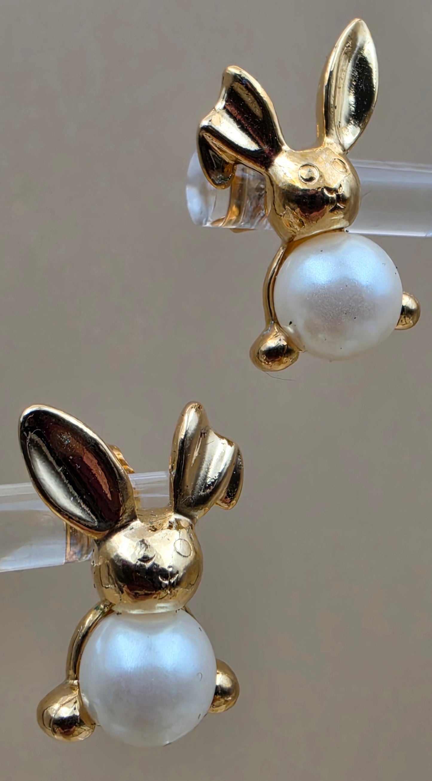 AVON "Pearly Bunny" Vintage 1994 Goldtone/Faux Pearl Stud Earrings