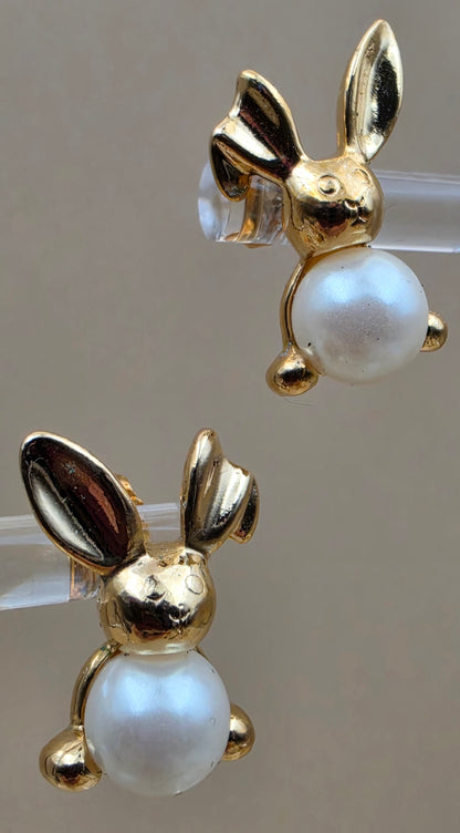 AVON "Pearly Bunny" Vintage 1994 Goldtone/Faux Pearl Stud Earrings
