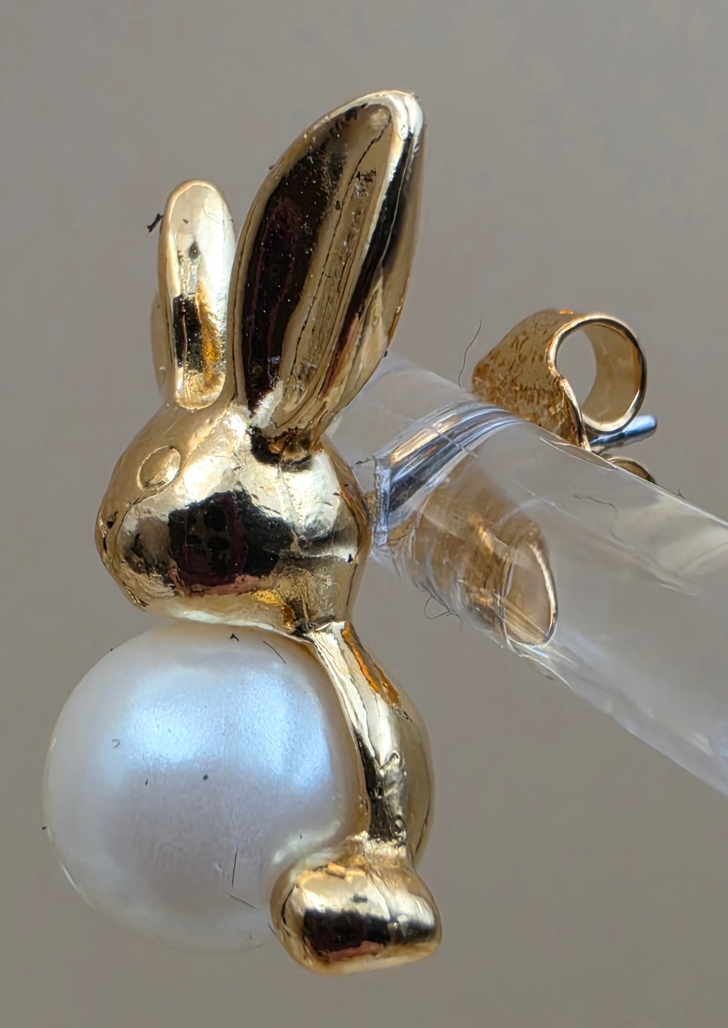 AVON "Pearly Bunny" Vintage 1994 Goldtone/Faux Pearl Stud Earrings