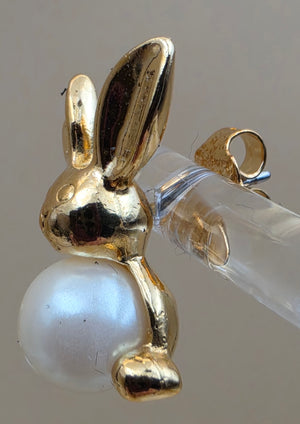 AVON "Pearly Bunny" Vintage 1994 Goldtone/Faux Pearl Stud Earrings