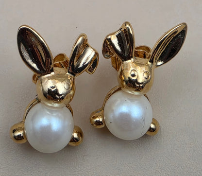 AVON "Pearly Bunny" Vintage 1994 Goldtone/Faux Pearl Stud Earrings