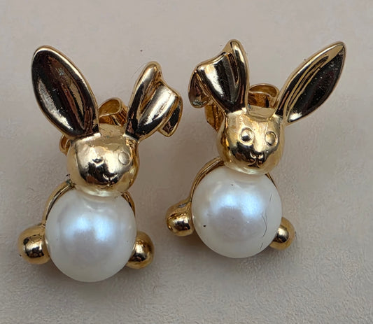 AVON "Pearly Bunny" Vintage 1994 Goldtone/Faux Pearl Stud Earrings
