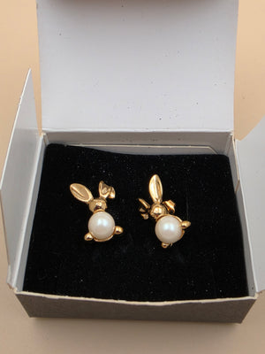AVON "Pearly Bunny" Vintage 1994 Goldtone/Faux Pearl Stud Earrings