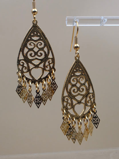 AVON Vintage 1990's "Filagree Fun" Goldtone Openwork Dangle Earrings
