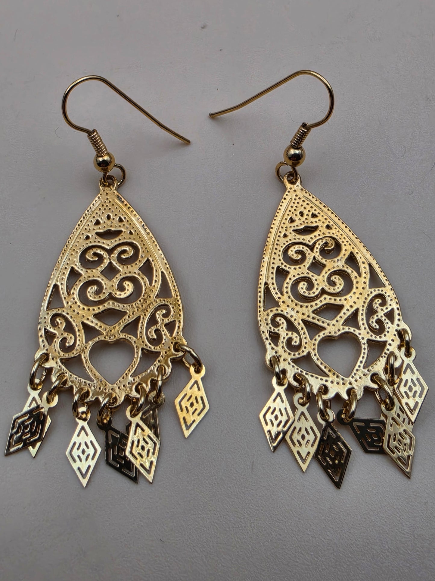 AVON Vintage 1990's "Filagree Fun" Goldtone Openwork Dangle Earrings