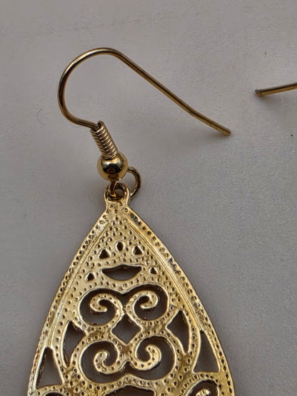 AVON Vintage 1990's "Filagree Fun" Goldtone Openwork Dangle Earrings